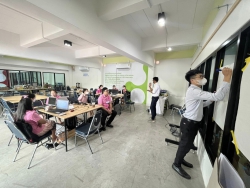 20230927032046(1).jpg - การอบรม Meaningful Project ครั้งที่ 3 ให้กับตัวแทนคณะครู ที่เป็น Facitator ของโรงเรียนบ้านสันกำแพง ณ ห้องปฏิบัติการ Opportunity Space by Dr.Thaksin Shinawatra | https://www.bsk.ac.th/new